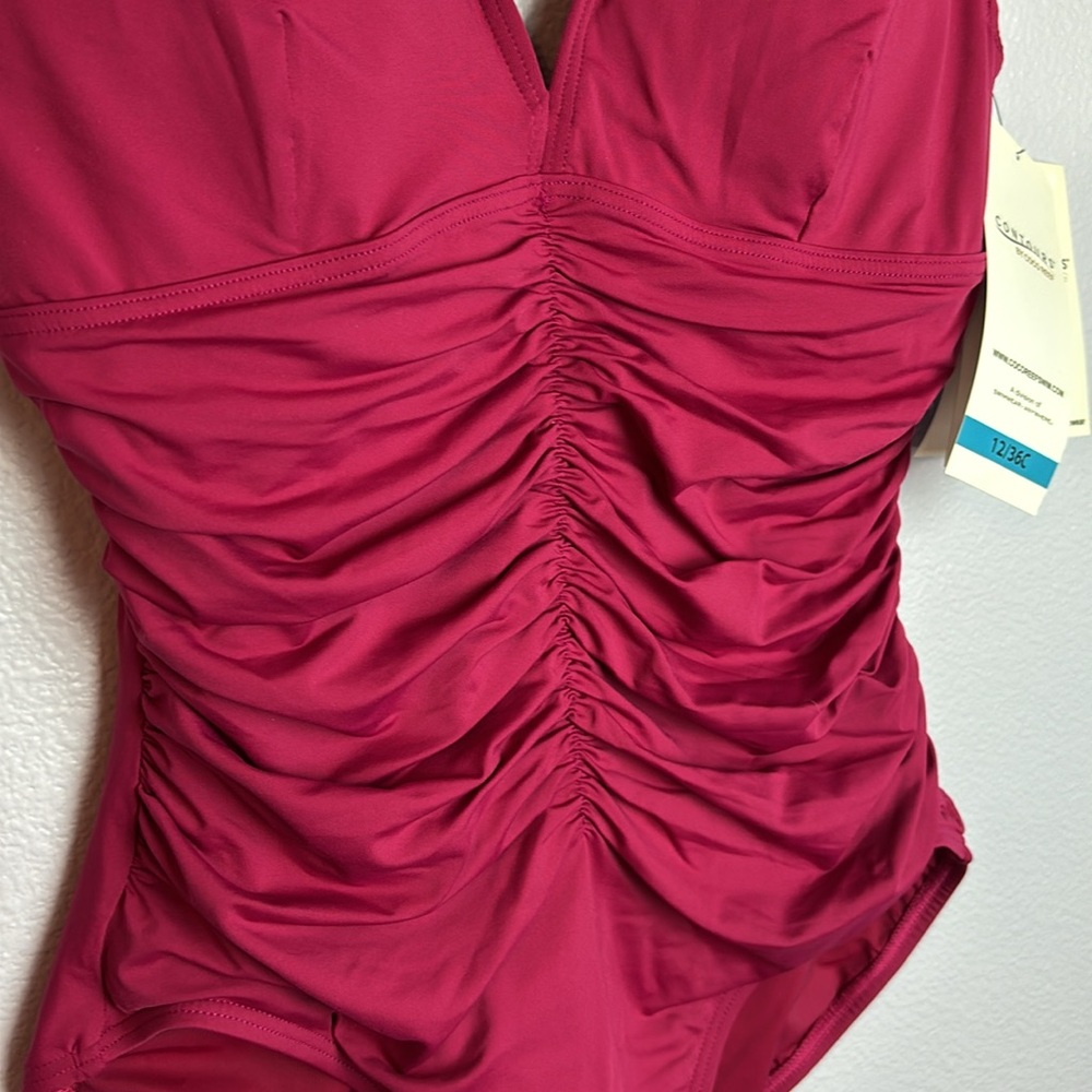 Contours by Coco Reef sz 10 32C
V-Neck Ruched One-piece Swimsuit Magic Panel - Picture 4 of 13